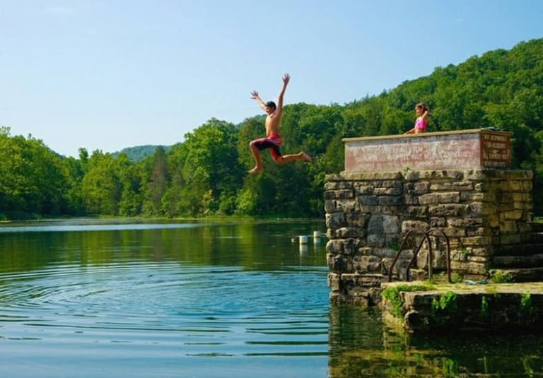 24 Best Day Trips from Kansas City (Plan a Weekend Getaway)