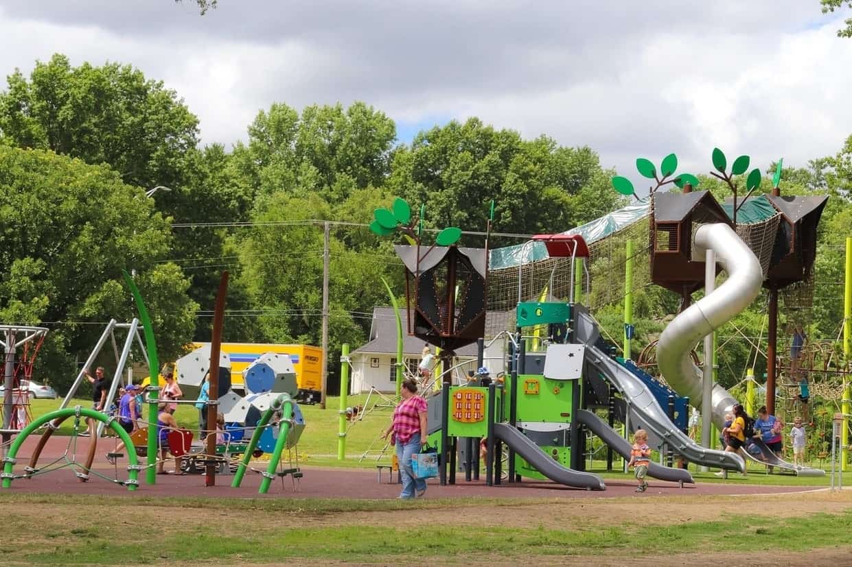8 Unique Playgrounds in Kansas City (Best Playgrounds)