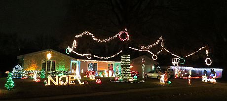This image has an empty alt attribute; its file name is 7716-West-98th-Terrace-Overland-Park-Kansas-66212-light-display.jpg