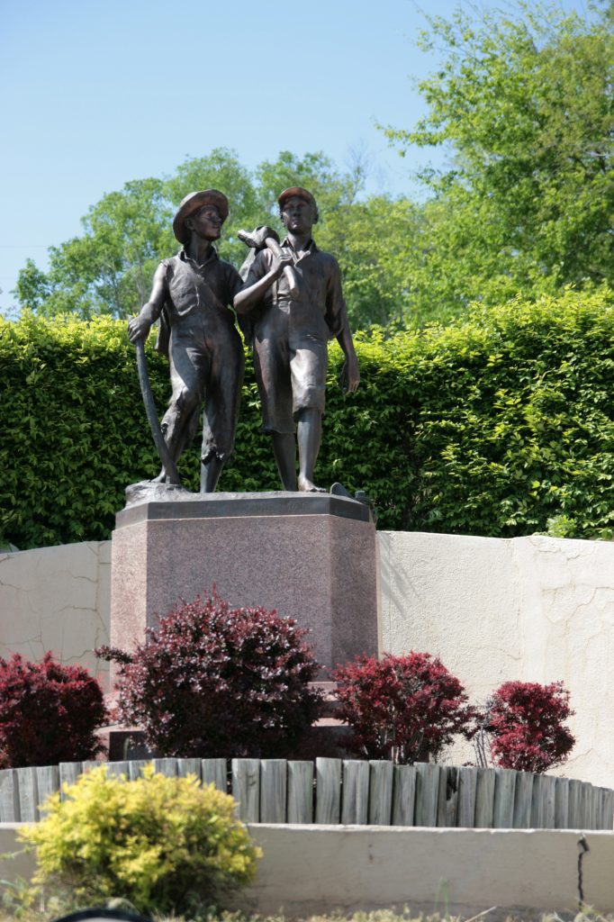 Tom Sawyer & Huck Finn statue in Hannibal, MO
