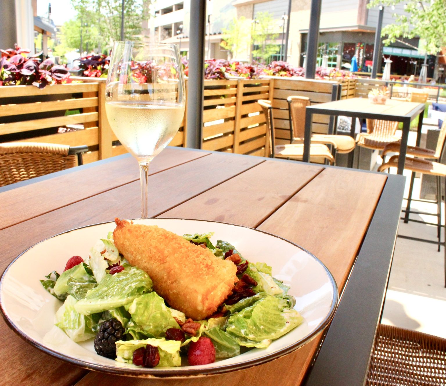 47 Best Happy Hours in Kansas City (Drink and Food Deals Near Me) Best